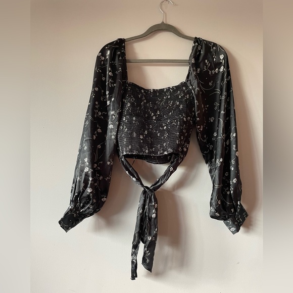 Urban Outfitters Wrap Top - Picture 3 of 4